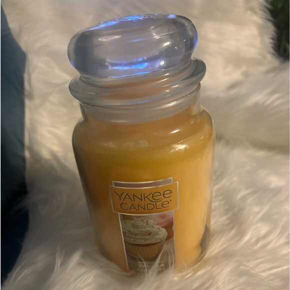 Yankee Candle Other - YANKEE CANDLE VANILLA CUPCAKE.
